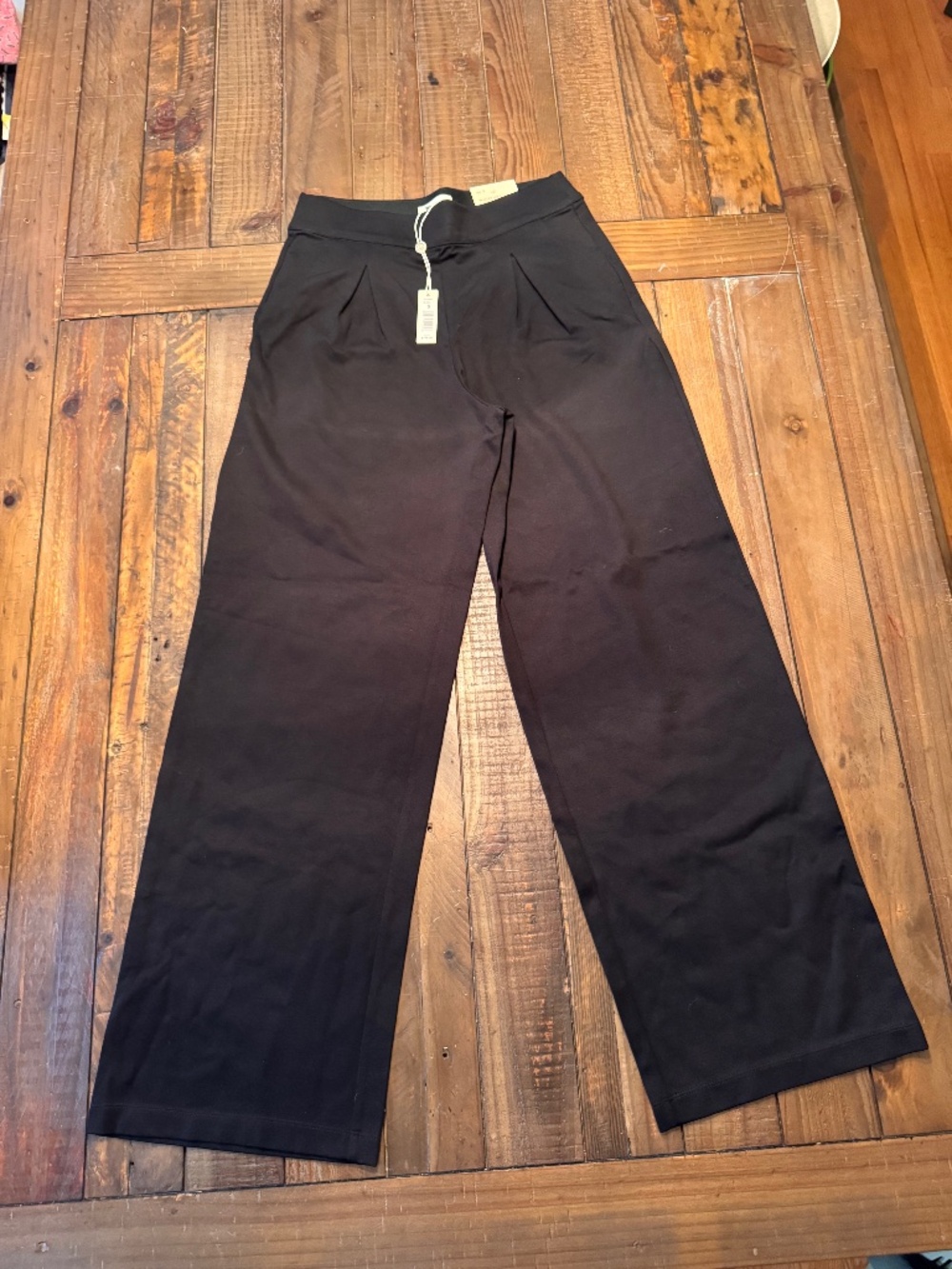 Max Studio Pleated Wide Leg Knit High Rise Black Pant. Size Small